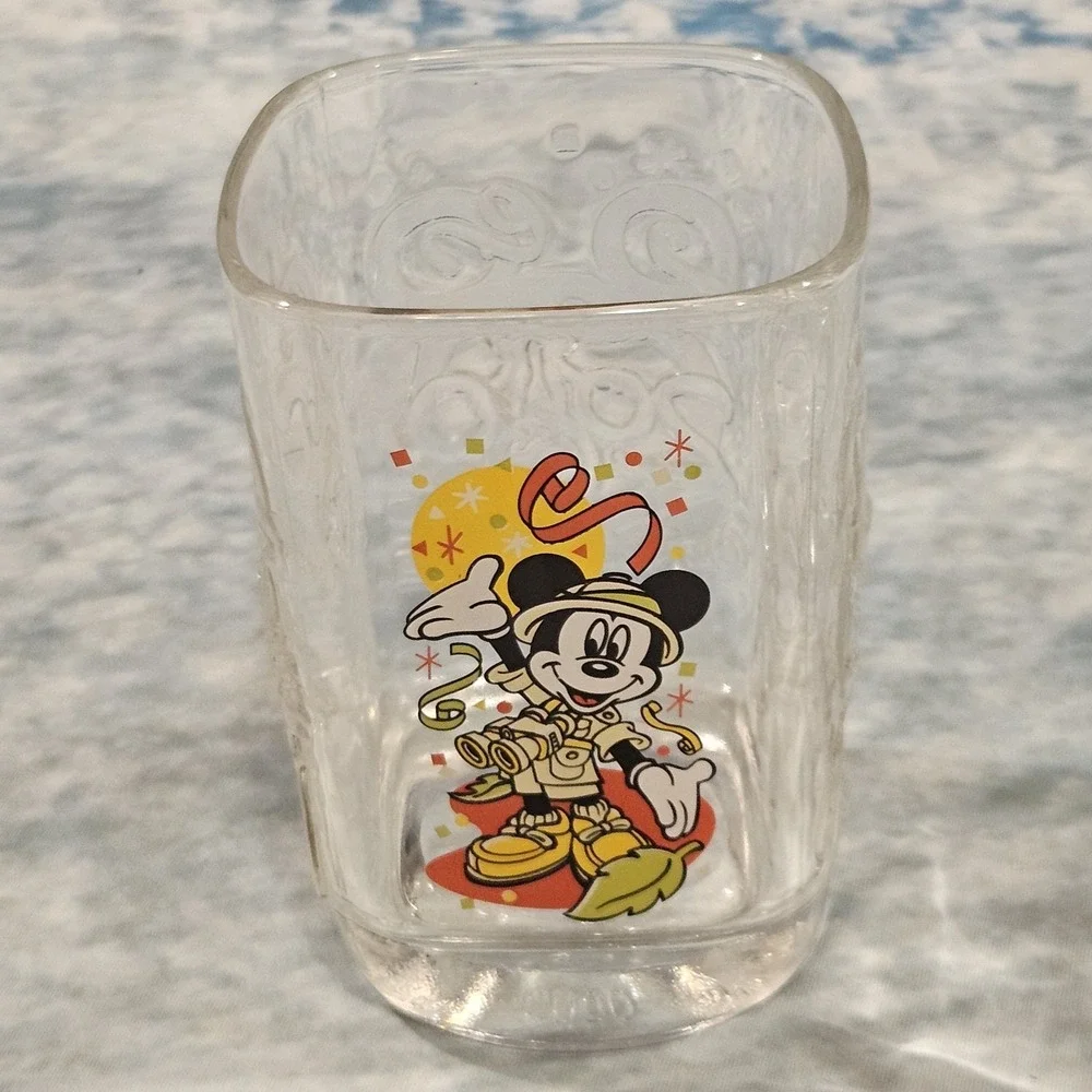Vintage 2000 McDonalds Disney World Glasses Set of 4 Complete Theme Parks Mickey